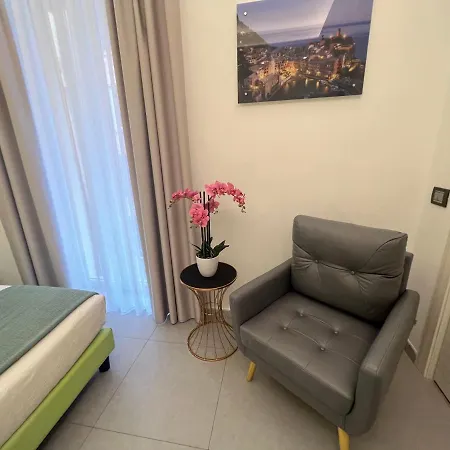 Πανσιόν Cinqueterre Behind 2*
