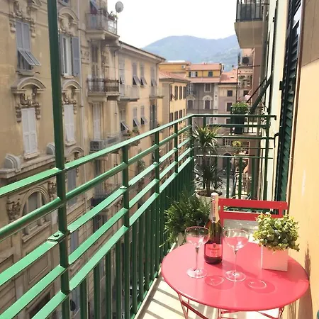 Πανσιόν Cinqueterre Behind 2*
